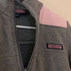 Light gray/pink vineyard vines pullover sweatshirt